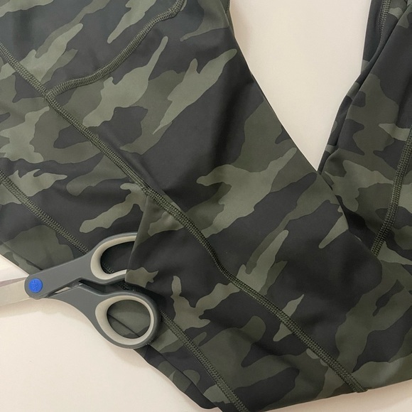 ATHLETA Ultimate 7/8 Tight Camo size XS - Picture 13 of 13